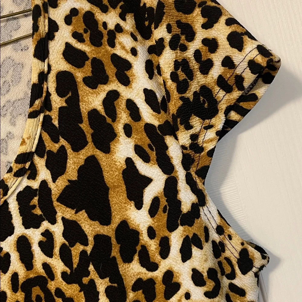 Leopard Print Skater Style Short Sleeve Dress - Picture 11 of 12
